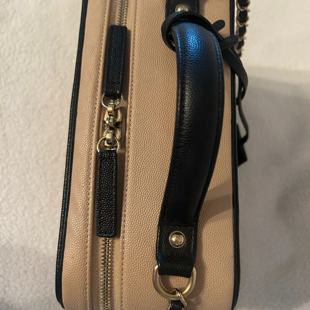 CHANEL Large Filigree Tan and Black Quilted Caviar Women's Bag - Picture 3 of 11